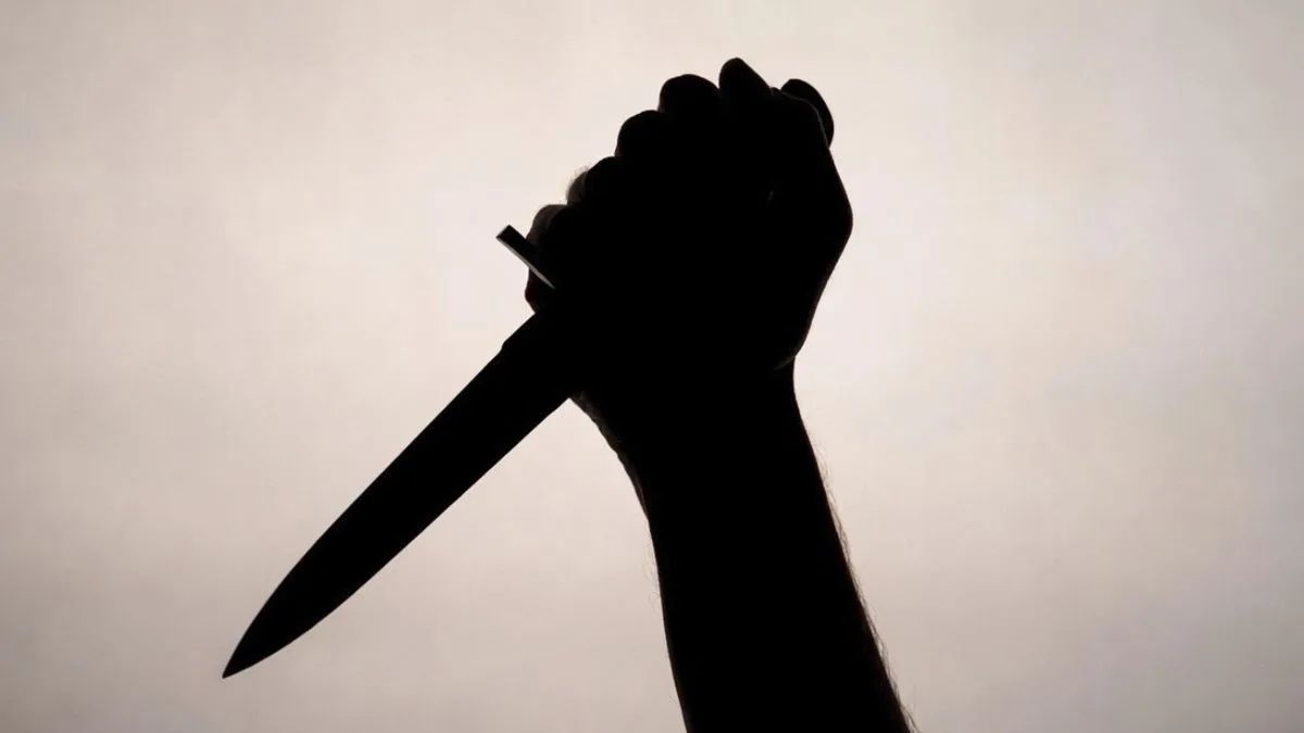 Woman stabbed in broad daylight at Indian market; harassment suspected as motive