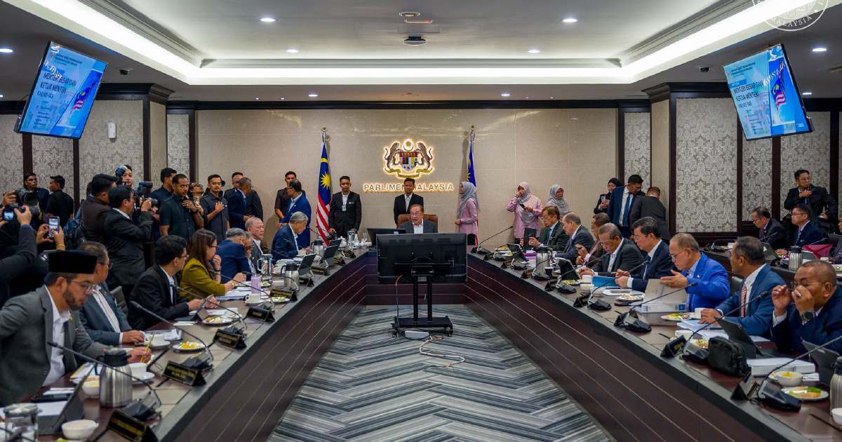 PM Anwar Charts Economic Recovery Course at Gathering of Regional Leaders