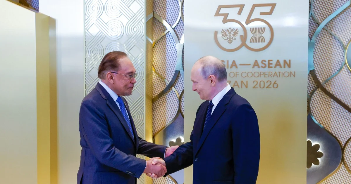 Anwar, Putin Discuss Energy Security and Local Currency Trade in Bilateral Talks