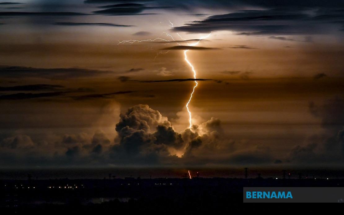 Thunderstorm and Heavy Rain Warning Issued for 10 States and Kuala Lumpur Until Evening
