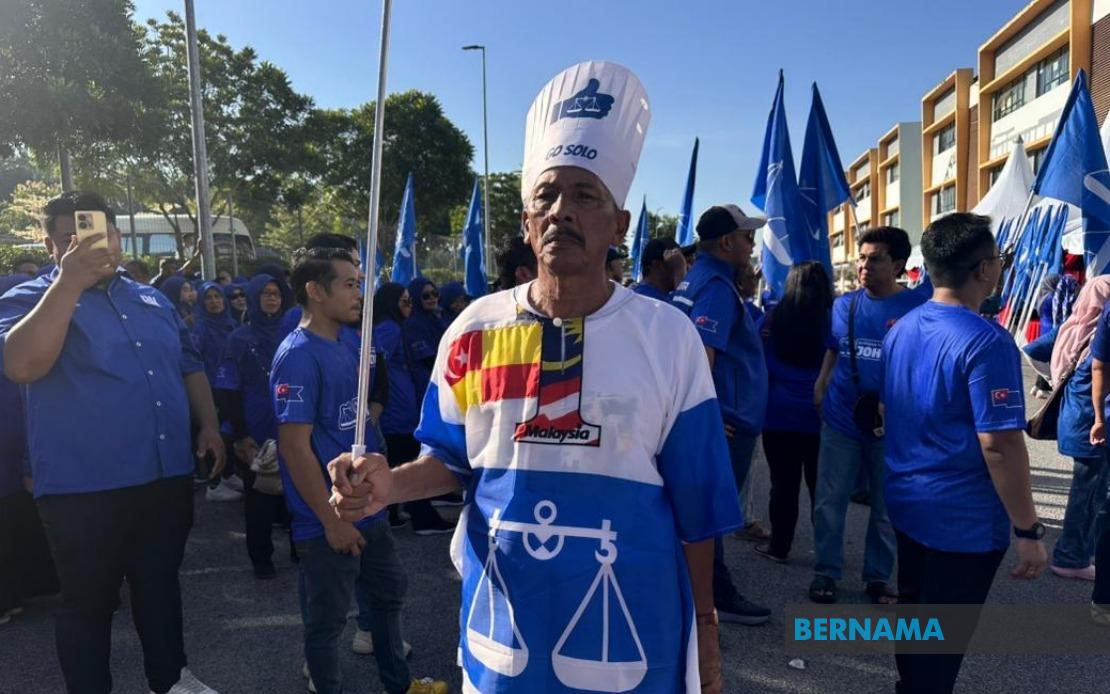 Retiree Dips Into Savings To Travel From Selangor, Back Onn Hafiz In Johor Polls