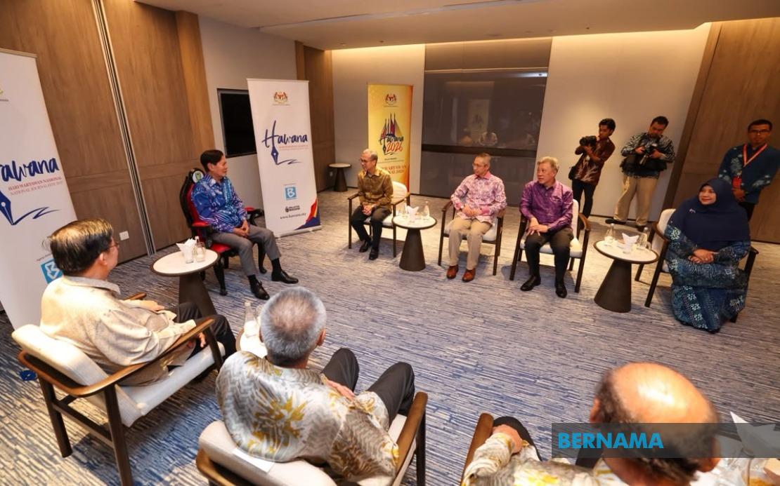 Fahmi Urges ASEAN Media to Unite Against Misinformation Through Regional Cooperation