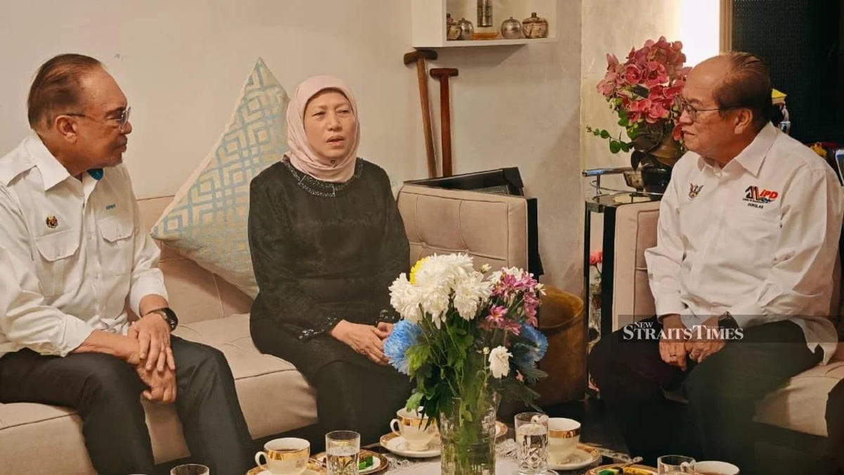 Anwar Extends Condolences to Women's Minister Nancy Shukri