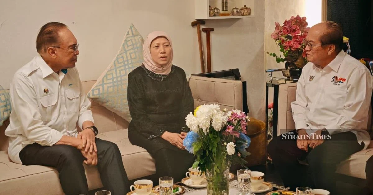 Anwar Extends Condolences to Women's Minister Nancy Shukri