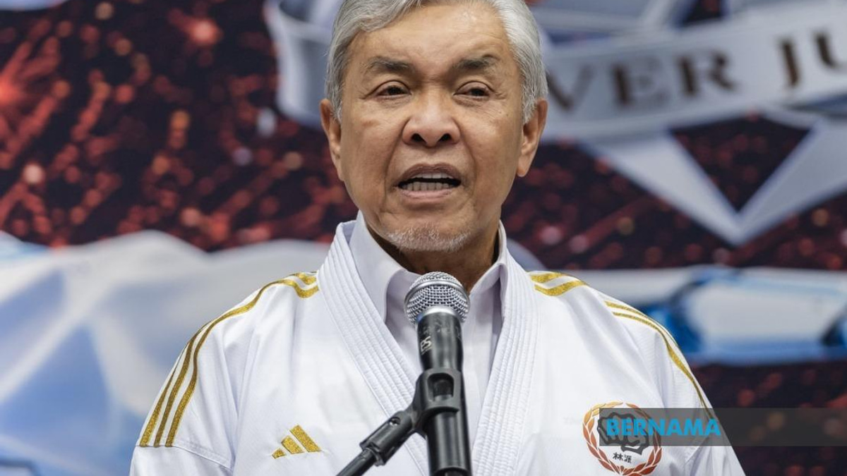 BN Takes Measured Stance as Leaders Exit Party Ahead of Johor Election