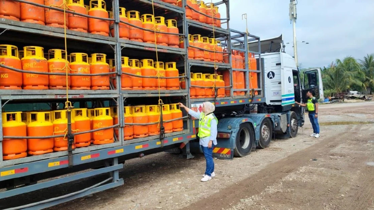 Bentong Raid Uncovers RM405,000 Worth of LPG Tanks in Fenced Facility