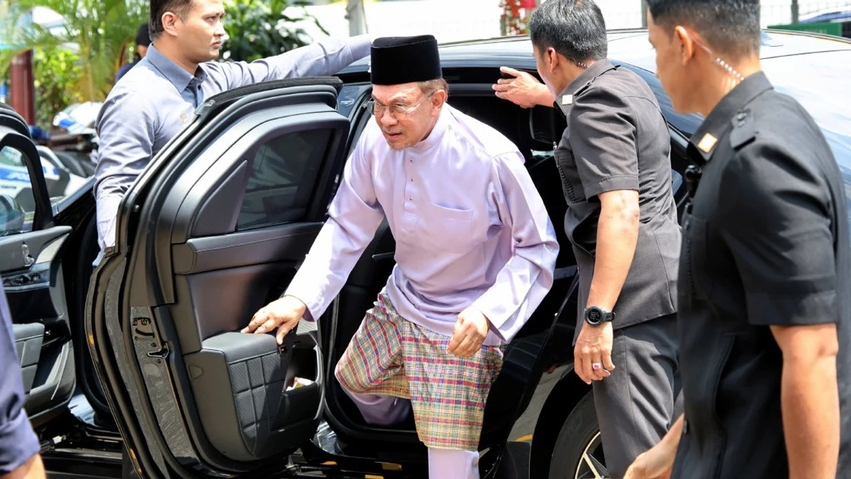 Anwar calls for respectful campaigning ahead of Johor election, warns against arrogance