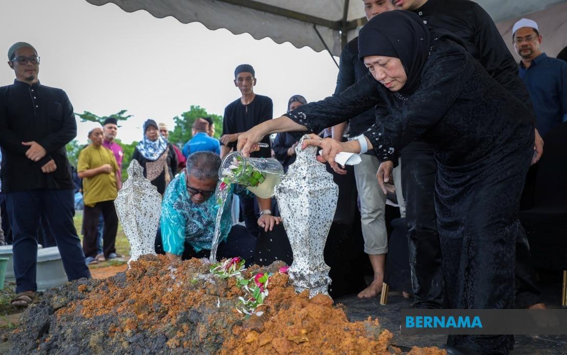 Women's Minister Nancy Shukri's Husband Laid To Rest In Kuching