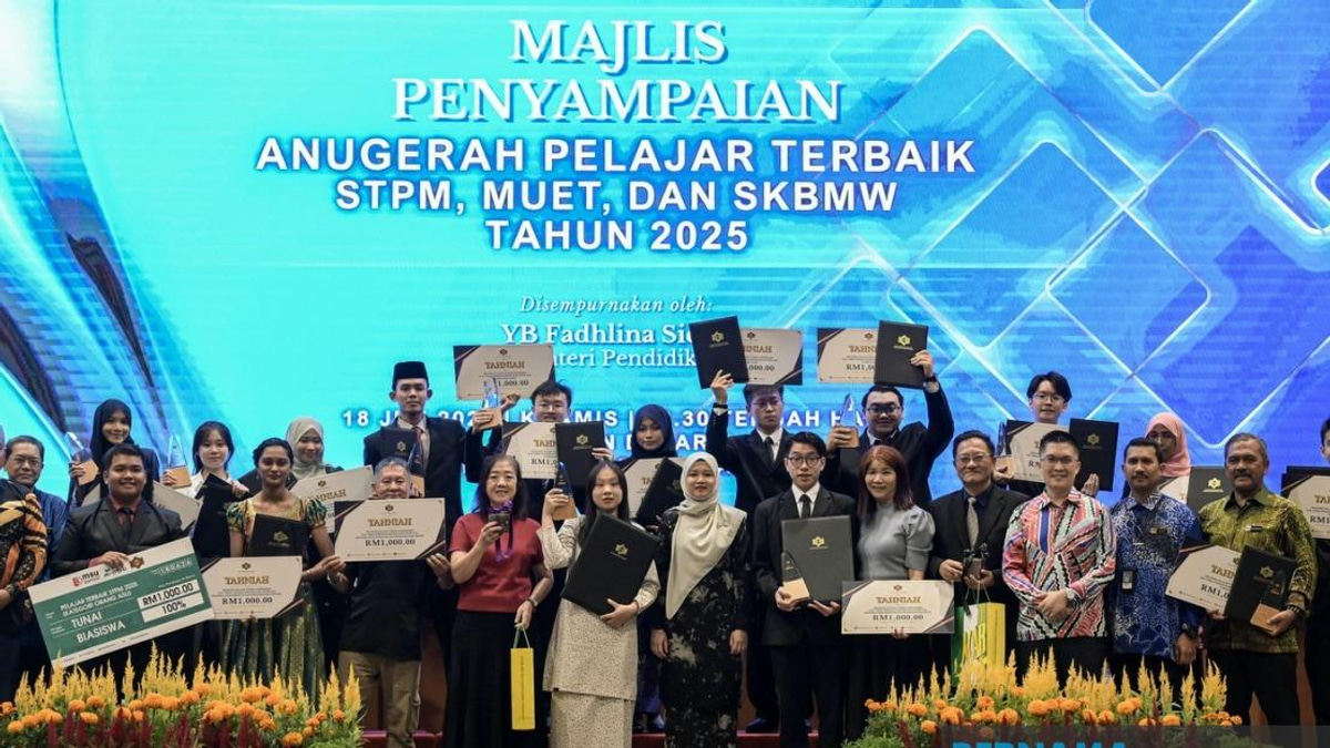 Eighteen Top STPM Students to Benefit from Public University Scholarship Drive