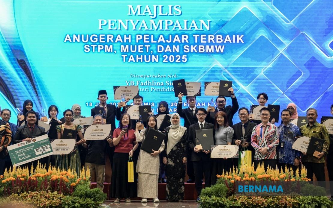 Eighteen Top STPM Students to Benefit from Public University Scholarship Drive