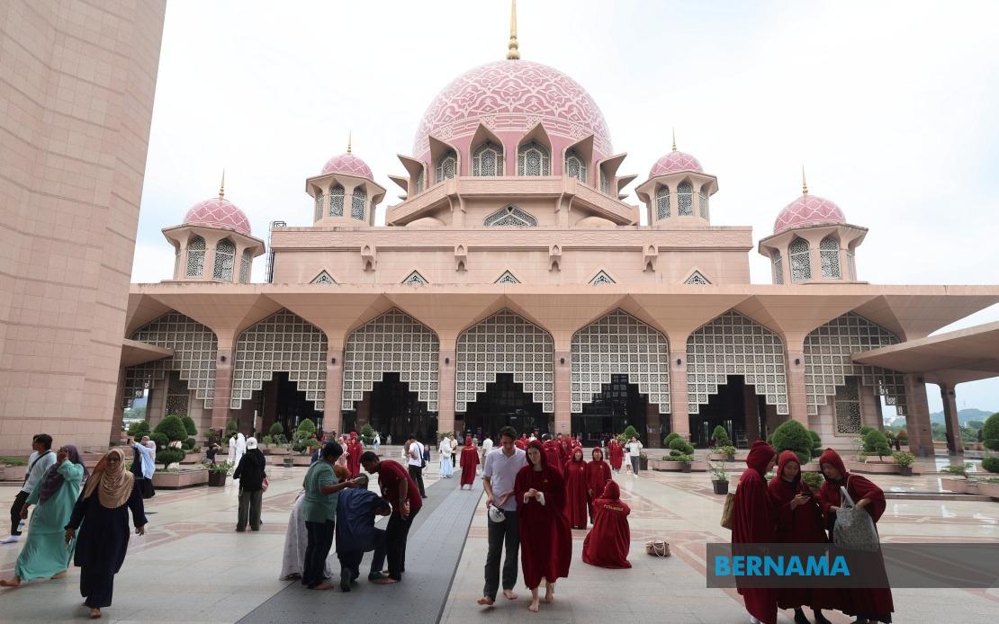 Putra Mosque Hosts 5,000 Guests for National Maal Hijrah 1448H Celebration