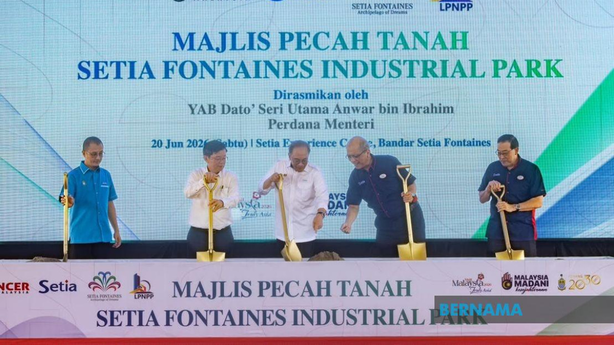 Development Must Create Pathways for Lower-Income Malaysians, Anwar Says