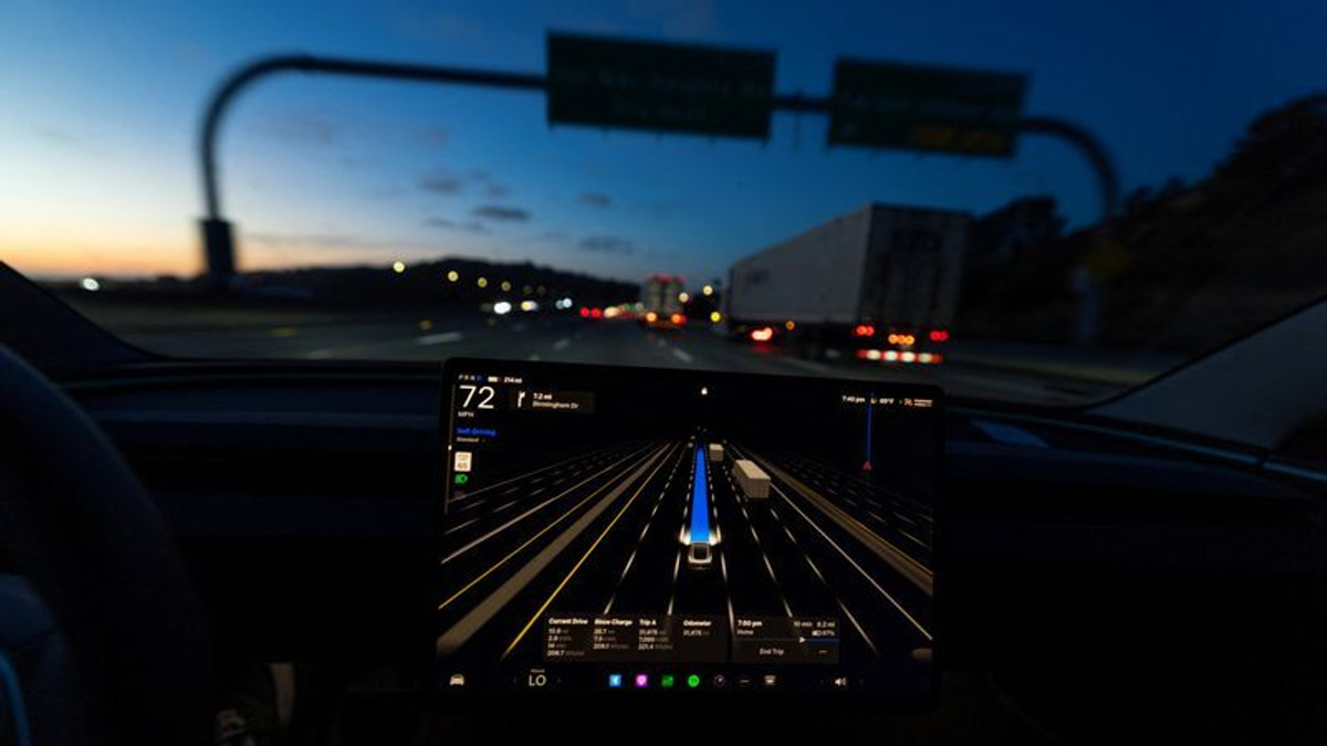 US Senators Challenge Tesla's Self-Driving Safety Claims, Demand Federal Review