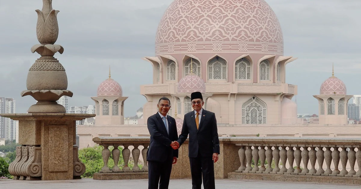 Anwar Welcomes Bangladesh PM Tarique Rahman With Full State Honours in Putrajaya